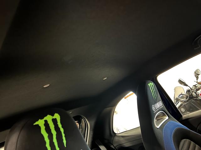 アバルト595 モンスターエナジー・ヤマハ モンスターエナジー ヤマハ 限定車 5速マニュアル 世界限定2000台 高性能エキゾーストシステム レコードモンツァ 専用17インチアルミホイール ブラック仕上げブレーキキャリパー(34枚目)