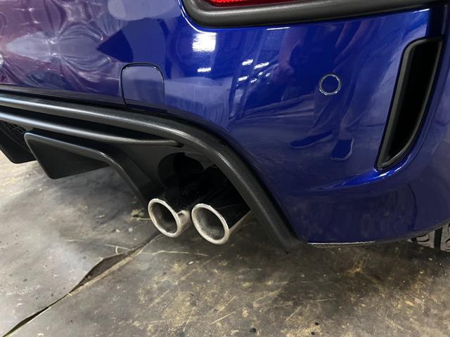 アバルト595 モンスターエナジー・ヤマハ モンスターエナジー ヤマハ 限定車 5速マニュアル 世界限定2000台 高性能エキゾーストシステム レコードモンツァ 専用17インチアルミホイール ブラック仕上げブレーキキャリパー(47枚目)