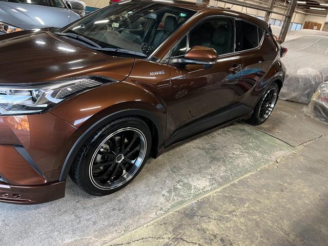 Ｃ－ＨＲ Ｇ　１．８Ｌ　直列４気筒ＤＯＨＣハイブリッドシステム　エアロ　　　社外１９インチＡＷ　４本出マフラー　ローダウン　ＥＴＣ　ドラレコ　バックカメラ（9枚目）