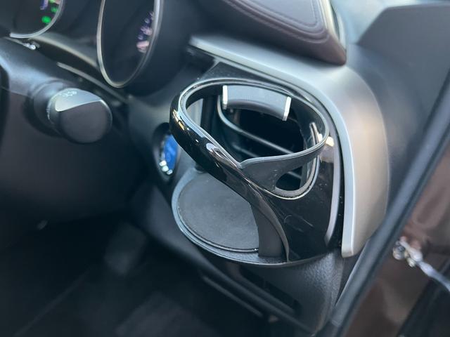 Ｃ－ＨＲ Ｇ　１．８Ｌ　直列４気筒ＤＯＨＣハイブリッドシステム　エアロ　　　社外１９インチＡＷ　４本出マフラー　ローダウン　ＥＴＣ　ドラレコ　バックカメラ（35枚目）