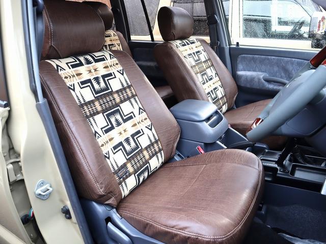 ランドクルーザープラド ＴＸ　Ｃｌａｓｓｉｃカスタムコンプリート　丸目フェイス　ボディカラー：ベージュ　ＢＲＵＴ：ＢＲ４４ホイール＆オープンカントリーＲＴタイヤ５本セット　各所マッドブラック塗装　ＴＯＹＯＴＡオーナメントグリル（5枚目）