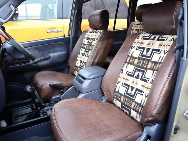 ランドクルーザープラド ＴＸ　Ｃｌａｓｓｉｃカスタムコンプリート　丸目フェイス　ボディカラー：ベージュ　ＢＲＵＴ：ＢＲ４４ホイール＆オープンカントリーＲＴタイヤ５本セット　各所マッドブラック塗装　ＴＯＹＯＴＡオーナメントグリル（6枚目）