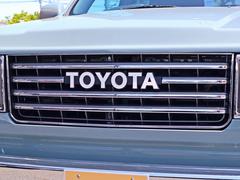 ランクル６０を思わせるＴＯＹＯＴＡロゴグリル♪ 6