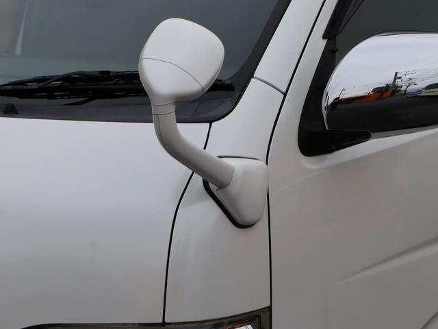 ハイエースワゴン ＧＬ　パールホワイト　ＬＥＤヘッドライト　ヴァレンティ：テールランプ　フロントリップスポイラー　１７インチアルミホイール＆ＴＯＹＯ　Ｈ２０タイヤ　ローダウン　フルセグ地デジナビ　フリップダウンモニター（7枚目）