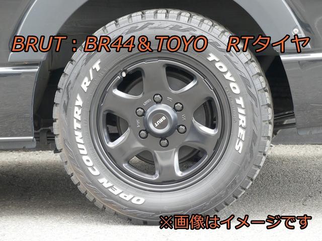 ハイエースバン ロングスーパーＧＬ　アースカラーパッケージ４Ｖ６ベージュ　丸目換装ＦＤ－ｃｌａｓｓｉｃカスタム　両側パワースライドドア　パノラミックビューモニター　デジタルインナーミラー　寒冷地仕様　イージークローザー　ＢＲＵＴ　ＢＲ４（7枚目）