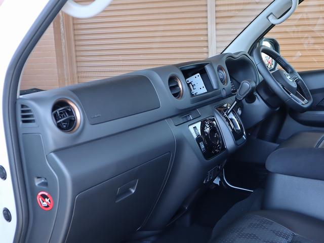 キャラバン ロンググランドプレミアムＧＸ　ピュアホワイトパール　ワンタッチオートスライドドア　ディーラーＯＰ　ＬＥＤグリルイルミネーション　インパル　シルエット１５インチホイール　ＹＯＫＯＨＡＭＡ　Ｙ３６０　ホワイトリボンタイヤ　ＬＥＤルーム（32枚目）