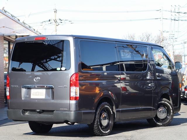 ハイエースバン ロングスーパーＧＬ　ＦＤ－ｃｌａｓｓｉｃ丸目フェイスＶｅｒ３　ＦＤ－ｃｌａｓｓｉｃアルミホイール×ＴＯＹＯオープンカントリーＲＴ　ペンドルトン×ヴィンテージシートカバー　インテリアパネルＳＥＴセカンドシートスラードレール（3枚目）