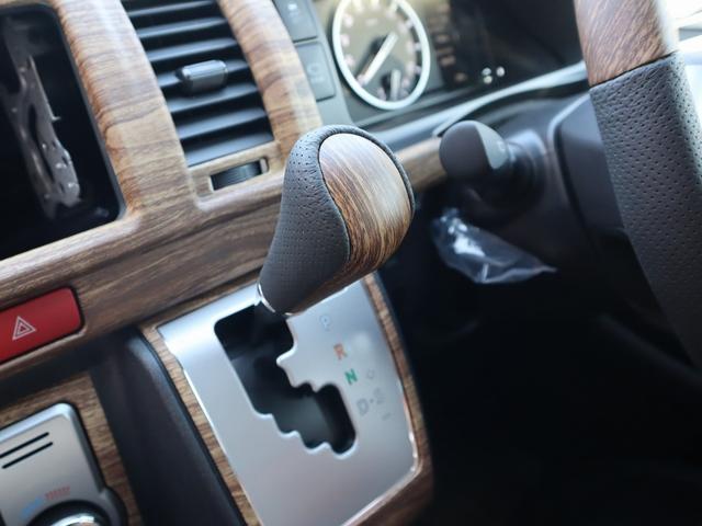 ハイエースバン ロングスーパーＧＬ　ＦＤ－ｃｌａｓｓｉｃ丸目フェイスｖｅｒ３　ＢＲＵＴ：ＢＲ４４ホワイト　ＴＯＹＯオープンカントリーＡＴ３　ｆｌｅｘｄｒｅａｍ：ベッドキットＦＤ０４－Ｎ　ＦＤ－ｃａｍｐ：ペンドルトンシートカバー（14枚目）