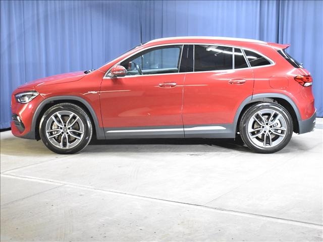 GLAクラス GLA35 4マチック Bluetooth接続 ETC LEDヘッドライト TV アイドリングストップ クルーズコントロール コネクテッド機能 サンルーフ・ガラスルーフ シートヒーター ナビ バックモニター パワーシート(3枚目)