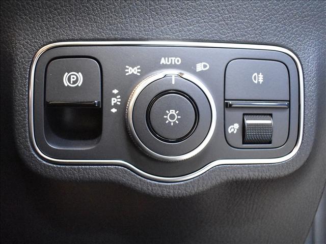 GLAクラス GLA35 4マチック Bluetooth接続 ETC LEDヘッドライト TV アイドリングストップ クルーズコントロール コネクテッド機能 サンルーフ・ガラスルーフ シートヒーター ナビ バックモニター パワーシート(32枚目)