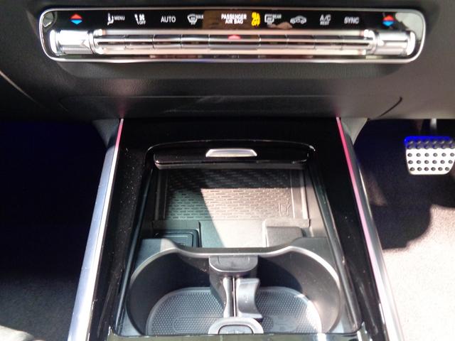 ＧＬＡクラス ＧＬＡ２００　ｄ　４マチック　ＡＭＧラインパッケージ　アドバンスドパッケージ　Ｂｌｕｅｔｏｏｔｈ接続　ＥＴＣ　ＬＥＤヘッドライト　ＴＶ　アイドリングストップ　クルーズコントロール　コネクテッド機能　サイドカメラ　シートヒーター（30枚目）