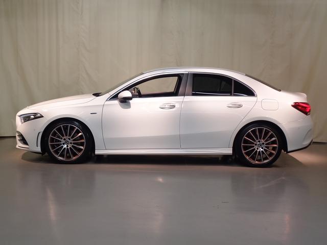 Ａクラスセダン Ａ２５０　４マチック　セダン　エディション１　Ｂｌｕｅｔｏｏｔｈ接続　ＥＴＣ　ＬＥＤヘッドライト　ＴＶ　アイドリングストップ　クルーズコントロール　コネクテッド機能　シートヒーター　トランクスルー　ナビ　バックモニター　パワーシート　フロアマット（3枚目）