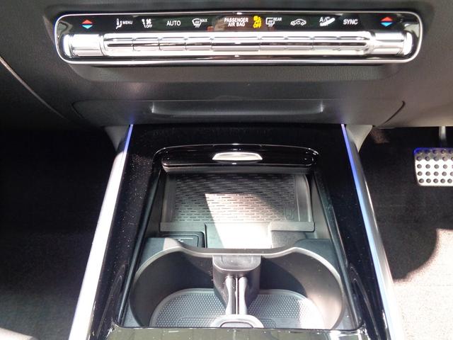 ＧＬＡクラス ＧＬＡ２００　ｄ　４マチック　アーバンスターズ　Ｂｌｕｅｔｏｏｔｈ接続　ＥＴＣ　ＬＥＤヘッドライト　ＴＶ　アイドリングストップ　クルーズコントロール　コネクテッド機能　サイドカメラ　サンルーフ・ガラスルーフ　シートヒーター　トランクスルー　ナビ（30枚目）