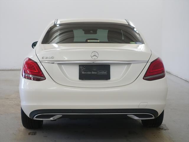 ヤナセの中古車は、すべて第三者検査専門機関（ＡＩＳ）によって、内外装から機関にいたるまで公正かつ厳正に検査されます。検査後、経験豊富なスタッフが、記録簿の確認、ＣＰＵ診断テストなどを実施いたします。