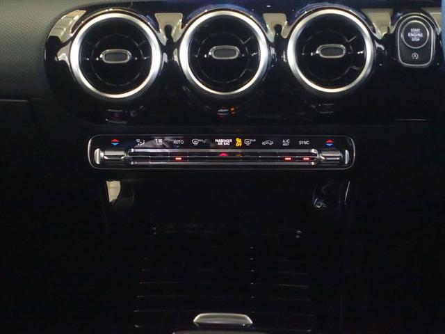 Ａクラスセダン Ａ１８０　スタイル　セダン　ＡＭＧライン　ナビゲーションパッケージ　Ｂｌｕｅｔｏｏｔｈ接続　ＥＴＣ　ＬＥＤヘッドライト　ＴＶ　アイドリングストップ　クルーズコントロール　コネクテッド機能　シートヒーター　トランクスルー　ナビ　バックモニター（13枚目）