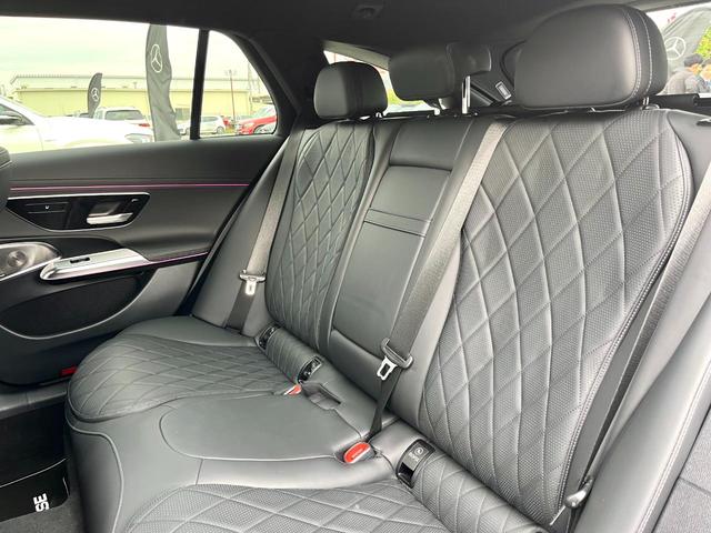 Ｅクラスステーションワゴン Ｅ２００　ステーションワゴン　アバンギャルド　ＡＭＧラインパッケージ　レザーエクスクルーシブパッケージ　アドバンスドパッケージ　デジタルインテリアパッケージ　Ｂｌｕｅｔｏｏｔｈ接続　ＥＴＣ　ＬＥＤヘッドライト　アイドリングストップ（12枚目）