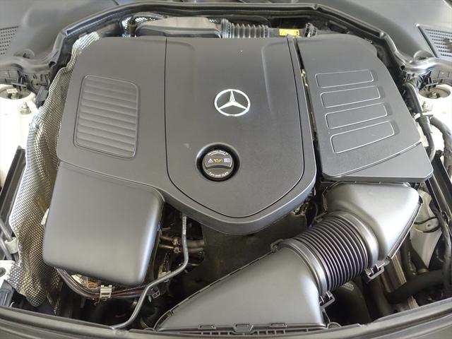 Ｃクラス Ｃ２００　アバンギャルド　ＡＭＧラインパッケージ　レザーエクスクルーシブパッケージ　ベーシックパッケージ　Ｂｌｕｅｔｏｏｔｈ接続　ＥＴＣ　ＬＥＤヘッドライト　ＴＶ　アイドリングストップ　クルーズコントロール　サイドカメラ（9枚目）