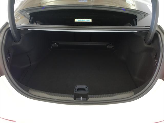 Ｃクラス Ｃ２００　アバンギャルド　ＡＭＧラインパッケージ　レザーエクスクルーシブパッケージ　ベーシックパッケージ　Ｂｌｕｅｔｏｏｔｈ接続　ＥＴＣ　ＬＥＤヘッドライト　ＴＶ　アイドリングストップ　クルーズコントロール　サイドカメラ（25枚目）