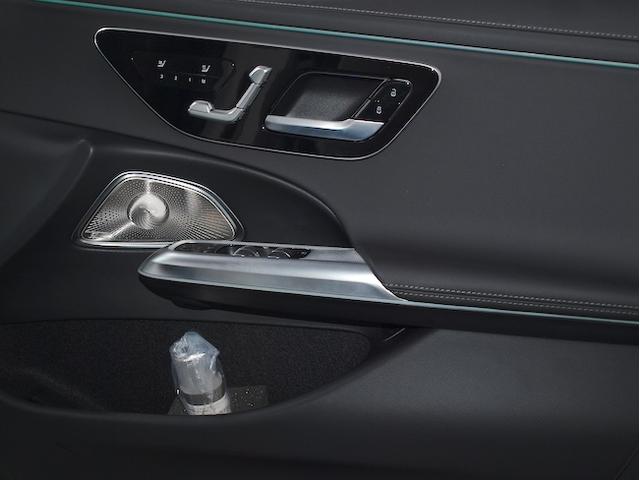 Ｅクラス Ｅ２２０　ｄ　アバンギャルド　ＡＭＧラインパッケージ・レザー　エクスクルーシブパッケージ・アドバンスドパッケージ・デジタルインテリアパッケージ（27枚目）