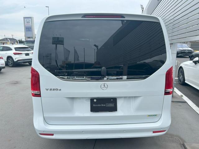 Ｖクラス Ｖ２２０　ｄ　アバンギャルド　ロング　ＡＭＧラインパッケージ　エクスクルーシブシートパッケージ　３列シート　Ｂｌｕｅｔｏｏｔｈ接続　ＥＴＣ　ＬＥＤヘッドライト　ＴＶ　アイドリングストップ　オットマン　クルーズコントロール　コネクテッド機能（4枚目）