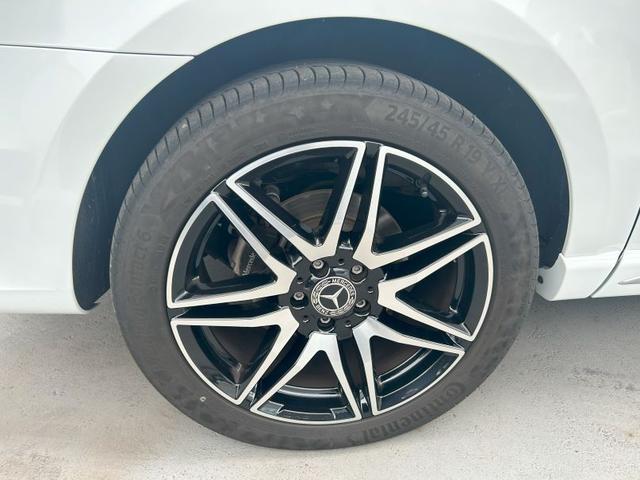 Ｖクラス Ｖ２２０　ｄ　アバンギャルド　ロング　ＡＭＧラインパッケージ　エクスクルーシブシートパッケージ　３列シート　Ｂｌｕｅｔｏｏｔｈ接続　ＥＴＣ　ＬＥＤヘッドライト　ＴＶ　アイドリングストップ　オットマン　クルーズコントロール　コネクテッド機能（12枚目）