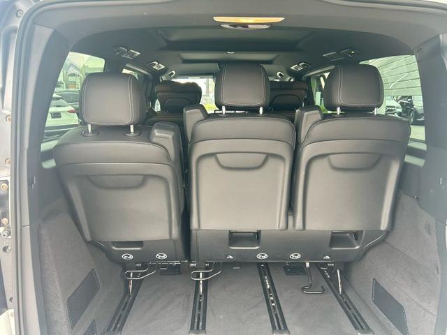 Ｖクラス Ｖ２２０　ｄ　アバンギャルド　ロング　ＡＭＧラインパッケージ　エクスクルーシブシートパッケージ　３列シート　Ｂｌｕｅｔｏｏｔｈ接続　ＥＴＣ　ＬＥＤヘッドライト　ＴＶ　アイドリングストップ　オットマン　クルーズコントロール　コネクテッド機能（19枚目）