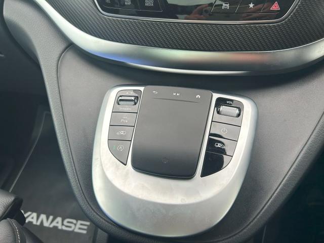 Ｖクラス Ｖ２２０　ｄ　アバンギャルド　ロング　ＡＭＧラインパッケージ　エクスクルーシブシートパッケージ　３列シート　Ｂｌｕｅｔｏｏｔｈ接続　ＥＴＣ　ＬＥＤヘッドライト　ＴＶ　アイドリングストップ　オットマン　クルーズコントロール　コネクテッド機能（27枚目）