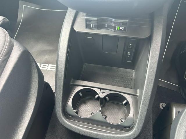 Ｖクラス Ｖ２２０　ｄ　アバンギャルド　ロング　ＡＭＧラインパッケージ　エクスクルーシブシートパッケージ　３列シート　Ｂｌｕｅｔｏｏｔｈ接続　ＥＴＣ　ＬＥＤヘッドライト　ＴＶ　アイドリングストップ　オットマン　クルーズコントロール　コネクテッド機能（28枚目）