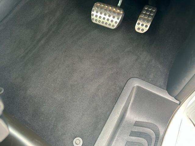 Ｖクラス Ｖ２２０　ｄ　アバンギャルド　ロング　ＡＭＧラインパッケージ　エクスクルーシブシートパッケージ　３列シート　Ｂｌｕｅｔｏｏｔｈ接続　ＥＴＣ　ＬＥＤヘッドライト　ＴＶ　アイドリングストップ　オットマン　クルーズコントロール　コネクテッド機能（29枚目）