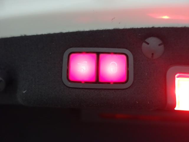 Cクラス C200 アバンギャルド AMGライン レザーエクスクルーシブパッケージ レーダーセーフティパッケージ Bluetooth接続 ETC LEDヘッドライト TV アイドリングストップ クルーズコントロール コネクテッド機能 シートヒーター(25枚目)