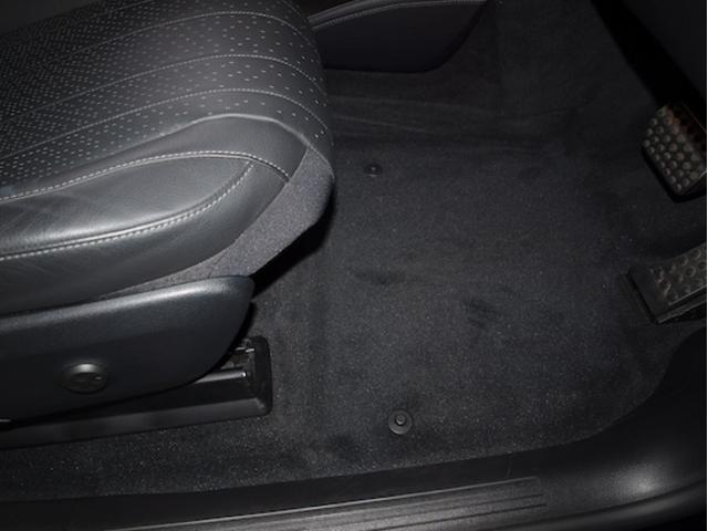 ＥＱＥ ＳＵＶ ＥＱＥ３５０　４ＭＡＴＩＣ　ＳＵＶ　ローンチエディション　Ｂｌｕｅｔｏｏｔｈ接続　ＥＴＣ　ＬＥＤヘッドライト　ＴＶ　クルーズコントロール　コネクテッド機能　サイドカメラ　サンルーフ・ガラスルーフ　シートエアコン　シートヒーター　トランクスルー　ナビ（16枚目）