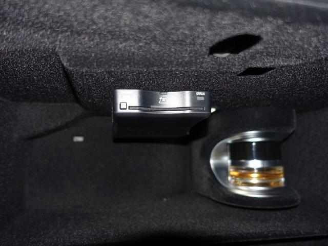 Ｅクラス Ｅ３５０　ｅ　スポーツ　エディションスター　レザーエクスクルーシブパッケージ　アドバンスドパッケージ　デジタルインテリアパッケージ　ドライバーズパッケージ　Ｂｌｕｅｔｏｏｔｈ接続　ＥＴＣ　ＬＥＤヘッドライト　ＴＶ　アイドリングストップ（22枚目）