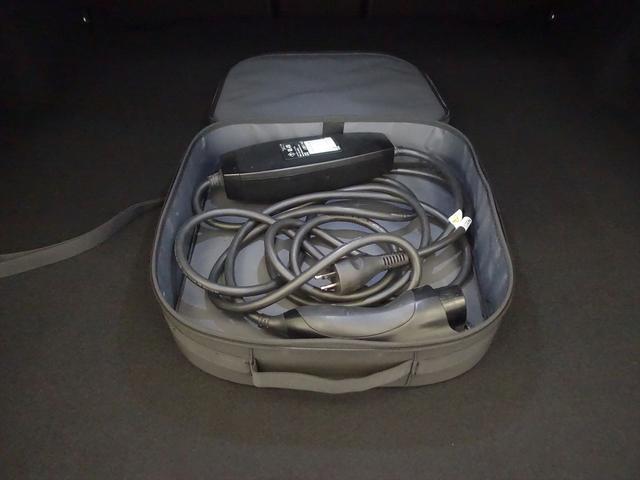 Ｅクラス Ｅ３５０　ｅ　スポーツ　エディションスター　レザーエクスクルーシブパッケージ　アドバンスドパッケージ　デジタルインテリアパッケージ　ドライバーズパッケージ　Ｂｌｕｅｔｏｏｔｈ接続　ＥＴＣ　ＬＥＤヘッドライト　ＴＶ　アイドリングストップ（26枚目）