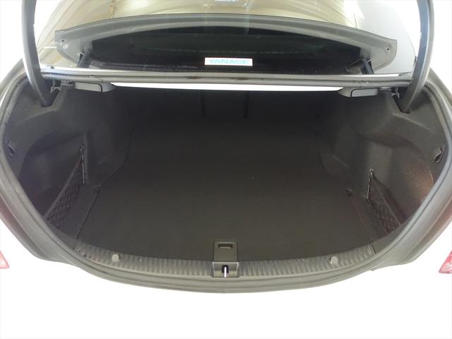 Ｃクラス Ｃ２２０　ｄ　アバンギャルド　ＡＭＧライン　レーダーセーフティパッケージ　Ｂｌｕｅｔｏｏｔｈ接続　ＥＴＣ　ＬＥＤヘッドライト　ＴＶ　アイドリングストップ　クルーズコントロール　コネクテッド機能　シートヒーター　トランクスルー　ナビ（24枚目）