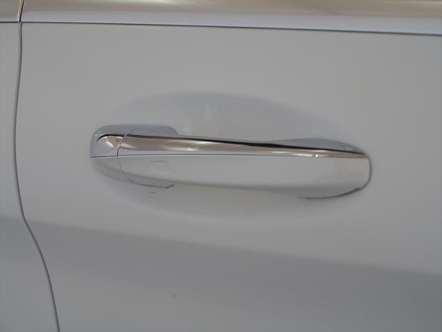 Ｃクラス Ｃ２２０　ｄ　アバンギャルド　ＡＭＧライン　レーダーセーフティパッケージ　Ｂｌｕｅｔｏｏｔｈ接続　ＥＴＣ　ＬＥＤヘッドライト　ＴＶ　アイドリングストップ　クルーズコントロール　コネクテッド機能　シートヒーター　トランクスルー　ナビ（25枚目）