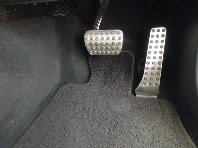 Ｃクラス Ｃ２２０　ｄ　アバンギャルド　ＡＭＧライン　レーダーセーフティパッケージ　Ｂｌｕｅｔｏｏｔｈ接続　ＥＴＣ　ＬＥＤヘッドライト　ＴＶ　アイドリングストップ　クルーズコントロール　コネクテッド機能　シートヒーター　トランクスルー　ナビ（26枚目）