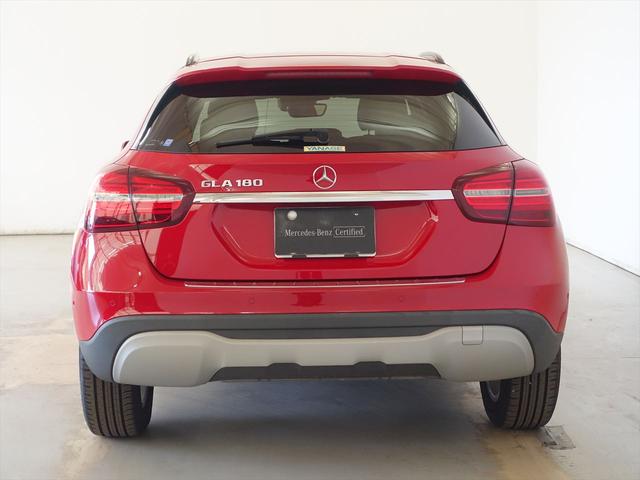 ＧＬＡクラス ＧＬＡ１８０　レーダーセーフティパッケージ　Ｂｌｕｅｔｏｏｔｈ接続　ＣＤ　ＤＶＤ再生　ＥＴＣ　ＬＥＤヘッドライト　ＴＶ　アイドリングストップ　クルーズコントロール　シートヒーター　トランクスルー　ナビ（3枚目）