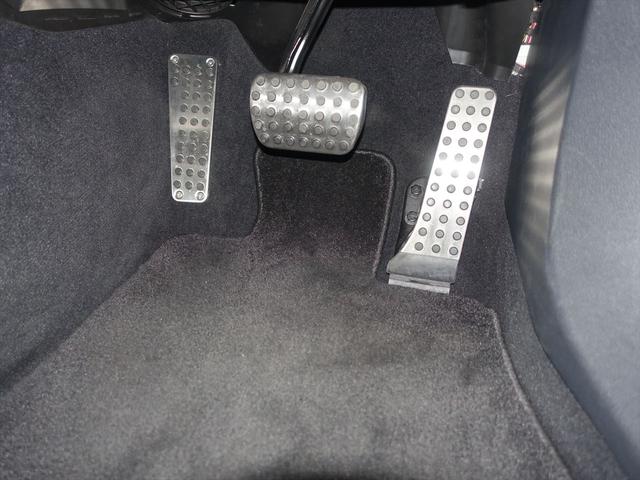 Ｃクラス Ｃ２００　アバンギャルド　ＡＭＧライン　レザーエクスクルーシブパッケージ　レーダーセーフティパッケージ　Ｂｌｕｅｔｏｏｔｈ接続　ＥＴＣ　ＬＥＤヘッドライト　ＴＶ　アイドリングストップ　クルーズコントロール　コネクテッド機能（28枚目）