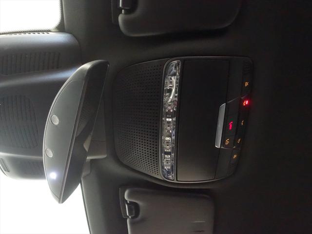 Ｃクラス Ｃ１８０　アバンギャルド　ＡＭＧライン　レーダーセーフティパッケージ　ベーシックパッケージ　Ｂｌｕｅｔｏｏｔｈ接続　ＥＴＣ　ＬＥＤヘッドライト　ＴＶ　アイドリングストップ　クルーズコントロール　シートヒーター　トランクスルー　ナビ（20枚目）