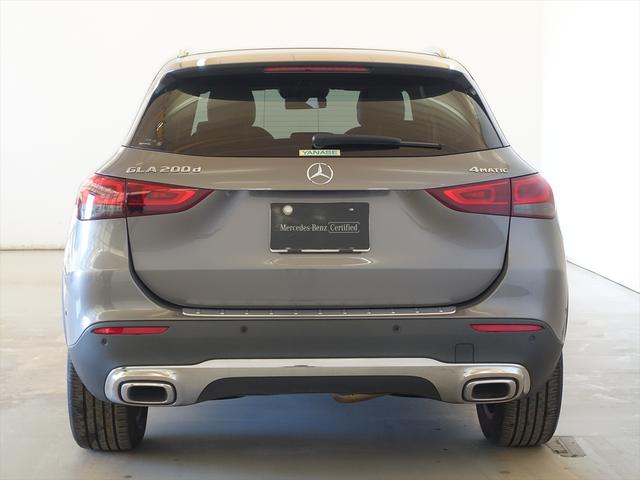 ヤナセの中古車は、すべて第三者検査専門機関（ＡＩＳ）によって、内外装から機関にいたるまで公正かつ厳正に検査されます。検査後、経験豊富なスタッフが、記録簿の確認、ＣＰＵ診断テストなどを実施いたします。