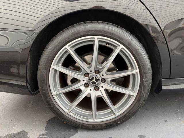 Ｅクラスステーションワゴン Ｅ３００　ステーションワゴン　スポーツ　エクスクルーシブパッ　ケージ（5枚目）