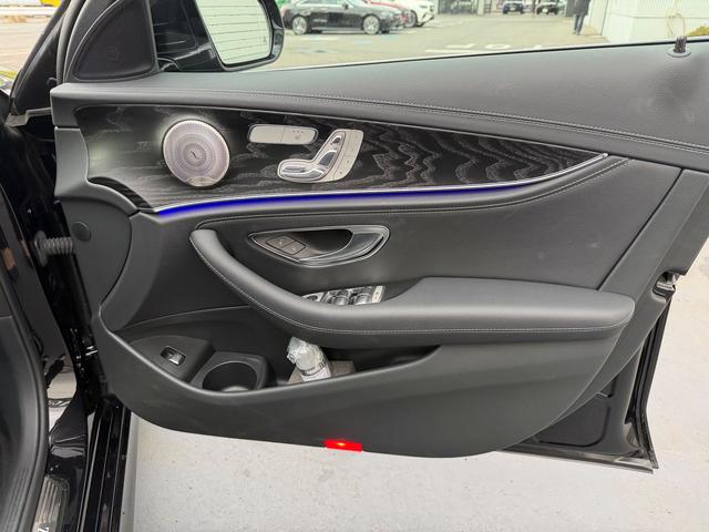 Ｅクラスステーションワゴン Ｅ３００　ステーションワゴン　スポーツ　エクスクルーシブパッ　ケージ（11枚目）