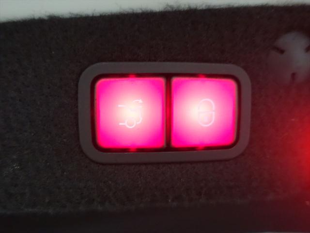 Cクラス C350 e アバンギャルド Bluetooth接続 CD DVD再生 ETC LEDヘッドライト TV アイドリングストップ クルーズコントロール サンルーフ・ガラスルーフ シートヒーター トランクスルー ナビ バックモニター(27枚目)