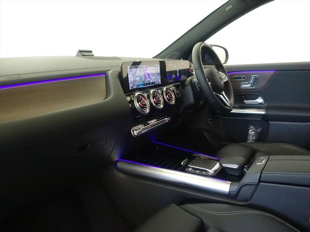 ＧＬＡクラス ＧＬＡ２００　ｄ　４ＭＡＴＩＣ　レザーエクスクルーシブパッケージ　Ｂｌｕｅｔｏｏｔｈ接続　ＥＴＣ　ＬＥＤヘッドライト　ＴＶ　アイドリングストップ　クルーズコントロール　コネクテッド機能　サイドカメラ　サンルーフ・ガラスルーフ（18枚目）