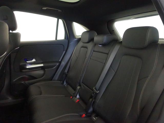 ＧＬＡクラス ＧＬＡ２００　ｄ　４ＭＡＴＩＣ　レザーエクスクルーシブパッケージ　Ｂｌｕｅｔｏｏｔｈ接続　ＥＴＣ　ＬＥＤヘッドライト　ＴＶ　アイドリングストップ　クルーズコントロール　コネクテッド機能　サイドカメラ　サンルーフ・ガラスルーフ（19枚目）