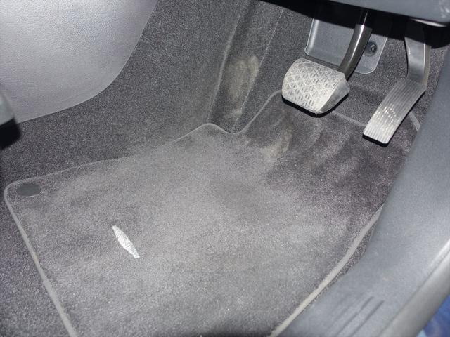 ＧＬＡクラス ＧＬＡ２００　ｄ　４ＭＡＴＩＣ　レザーエクスクルーシブパッケージ　Ｂｌｕｅｔｏｏｔｈ接続　ＥＴＣ　ＬＥＤヘッドライト　ＴＶ　アイドリングストップ　クルーズコントロール　コネクテッド機能　サイドカメラ　サンルーフ・ガラスルーフ（25枚目）