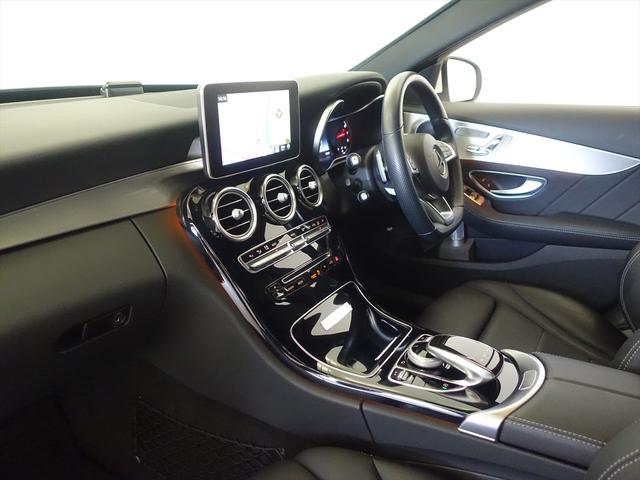 Ｃクラス Ｃ１８０　ローレウスエディション　レーダーセーフティパッケージ　Ｂｌｕｅｔｏｏｔｈ接続　ＣＤ　ＤＶＤ再生　ＥＴＣ　ＬＥＤヘッドライト　ＴＶ　アイドリングストップ　クルーズコントロール　コネクテッド機能　シートヒーター　トランクスルー（20枚目）