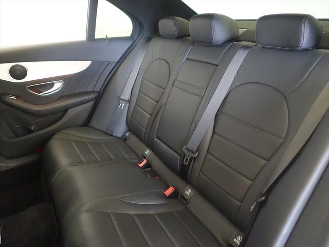 Ｃクラス Ｃ１８０　ローレウスエディション　レーダーセーフティパッケージ　Ｂｌｕｅｔｏｏｔｈ接続　ＣＤ　ＤＶＤ再生　ＥＴＣ　ＬＥＤヘッドライト　ＴＶ　アイドリングストップ　クルーズコントロール　コネクテッド機能　シートヒーター　トランクスルー（23枚目）