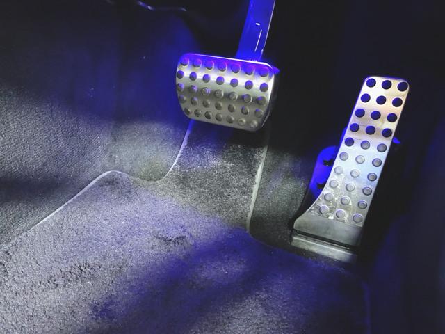 Cクラス C180 アバンギャルド ベーシックパッケージ AMGライン Bluetooth接続 ETC LEDヘッドライト TV アイドリングストップ クルーズコントロール コネクテッド機能 サイドカメラ サンルーフ・ガラスルーフ(9枚目)