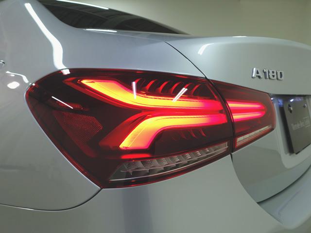 Aクラスセダン A180 セダン AMGライン ベーシックパッケージ Bluetooth接続 ETC LEDヘッドライト アイドリングストップ クルーズコントロール コネクテッド機能 シートヒーター トランクスルー ナビ バックモニター(5枚目)